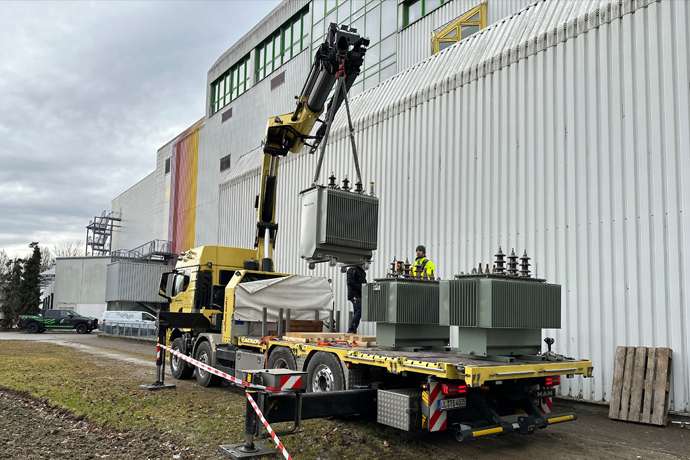 Aufbau einer Trafostation für gewerblichen Standort_529